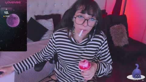 Snapshot of ghosty_doll chatting on 01.22.25 Allison online show from 01.22.25