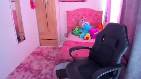 giaaaa   online show from 12.16.24