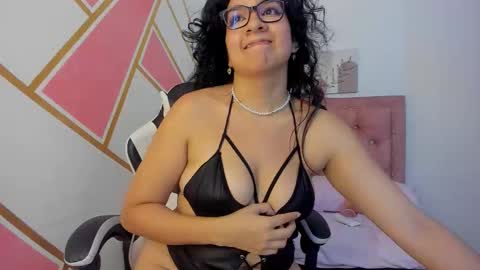 Snapshot of gia_cutee chatting on 09.12.25 Gia online show from 09.12.25