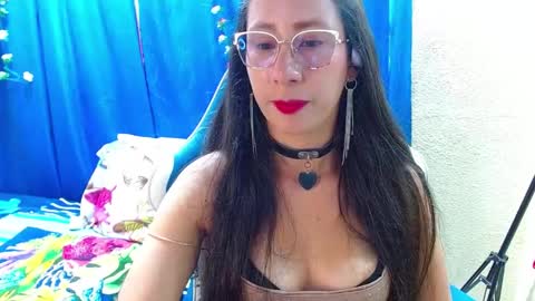 Snapshot of gia_leinn chatting on 04.30.26 Gia online show from 04.30.26