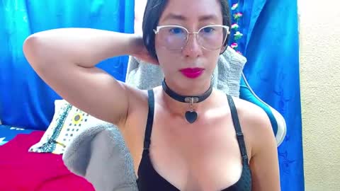 Snapshot of gia_leinn chatting on 05.14.26 Gia online show from 05.14.26
