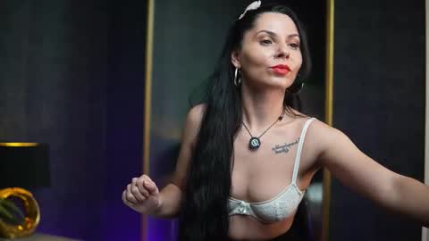  Gia  online show from 12.17.25