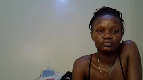 Snapshot of gianna_012 chatting on 10.11.25 ENNY online show from 10.11.25