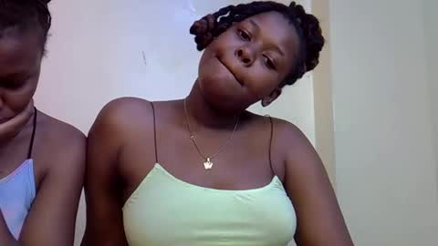 Snapshot of gianna_012 chatting on 12.19.25 ENNY online show from 12.19.25