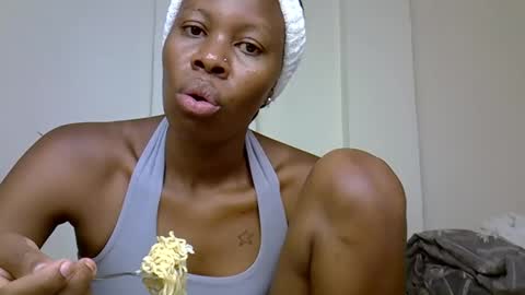 Snapshot of gianna_012 chatting on 02.22.26 ENNY online show from 02.22.26