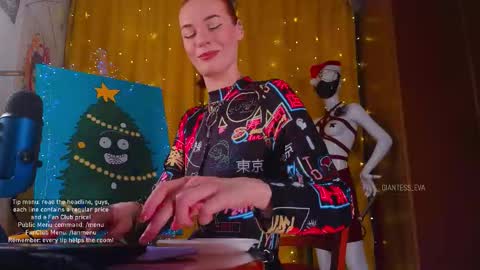 Snapshot of giantess_eva chatting on 12.22.25 Eva online show from 12.22.25