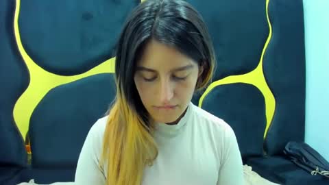 GiaRoussel online show from 02.12.25