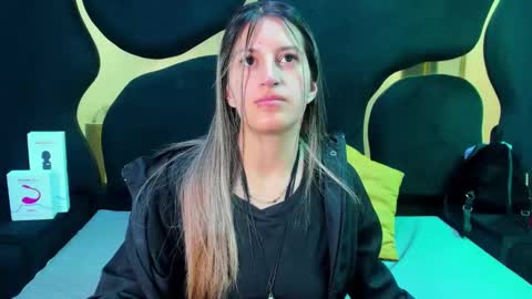 GiaRoussel online show from 10.21.25