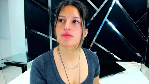 GiaRoussel online show from 12.14.25