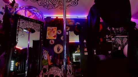 Giggles online show from 12.03.24