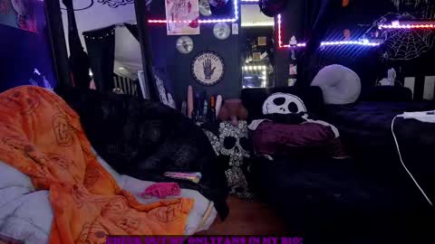 Giggles online show from 02.18.25