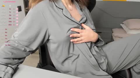 gigihadd online show from 12.27.24