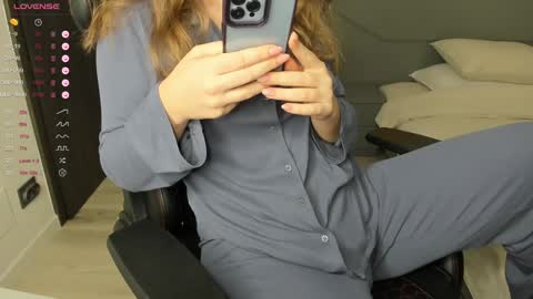 gigihadd online show from 01.23.25