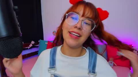 Snapshot of gigimooon chatting on 09.20.25 gigimooon online show from 09.20.25