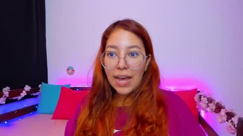 Snapshot of gigimooon chatting on 09.21.25 gigimooon online show from 09.21.25