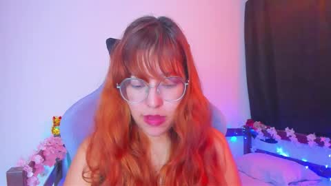 Snapshot of gigimooon chatting on 11.04.25 gigimooon online show from 11.04.25