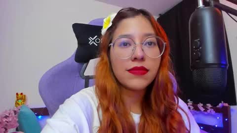 Snapshot of gigimooon chatting on 11.11.25 gigimooon online show from 11.11.25