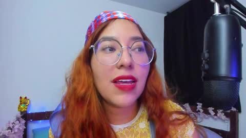 Snapshot of gigimooon chatting on 11.15.25 gigimooon online show from 11.15.25