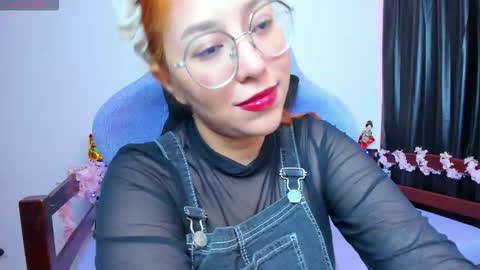 Snapshot of gigimooon chatting on 02.15.26 gigimooon online show from 02.15.26