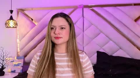 Giigii Hadid  online show from 04.10.26