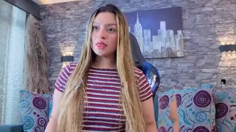 Giigii Hadid  online show from 04.11.26