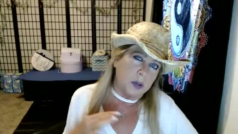 Snapshot of gilf38gs chatting on 06.27.26 GILF38Gs online show from 06.27.26