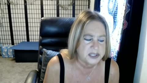 Snapshot of gilf38gs chatting on 07.01.26 GILF38Gs online show from 07.01.26