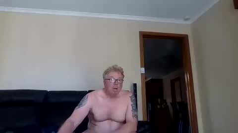 gimmmieoooo online show from 12.18.25