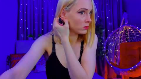 Snapshot of gina_lovelyy chatting on 02.08.26 Gina online show from 02.08.26