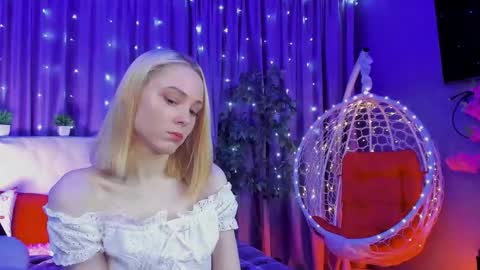 Snapshot of gina_lovelyy chatting on 02.14.26 Gina online show from 02.14.26