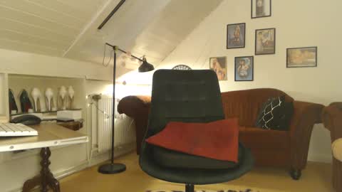 Snapshot of ginablondecam chatting on 01.25.25 Gina online show from 01.25.25