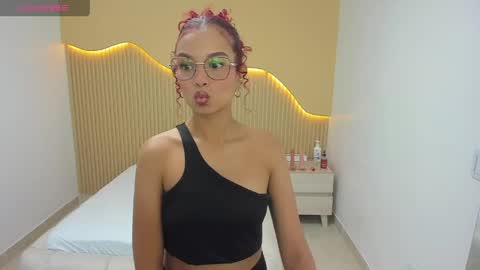 Snapshot of ginamorelo chatting on 05.26.26 G I A N A online show from 05.26.26