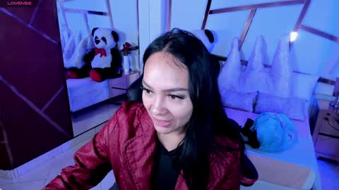 Snapshot of ginebra_ness chatting on 01.05.25 Ginebra Ness online show from 01.05.25