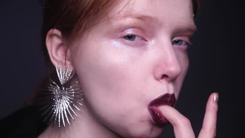        im expecting 350 thumbs up on my altar   online show from 12.28.24