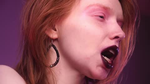        im expecting 350 thumbs up on my altar   online show from 01.03.25