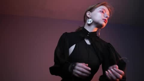        im expecting 350 thumbs up on my altar   online show from 03.12.25