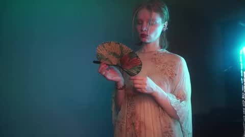        im expecting 350 thumbs up on my altar   online show from 09.19.25