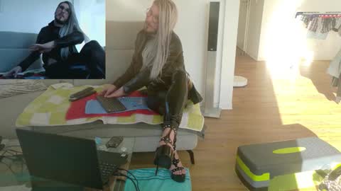 Snapshot of gingerpink1911 chatting on 12.17.25 GingerPink online show from 12.17.25