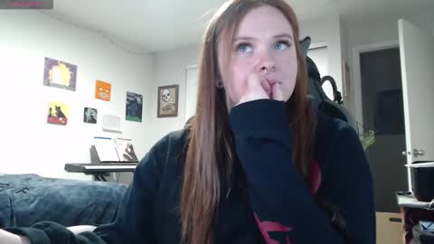 Snapshot of gingervial chatting on 10.13.25 gingervial online show from 10.13.25