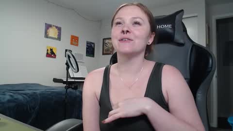 Snapshot of gingervial chatting on 10.30.25 gingervial online show from 10.30.25