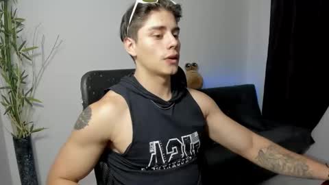 Snapshot of gio_russo chatting on 12.05.24 GioRusso online show from 12.05.24