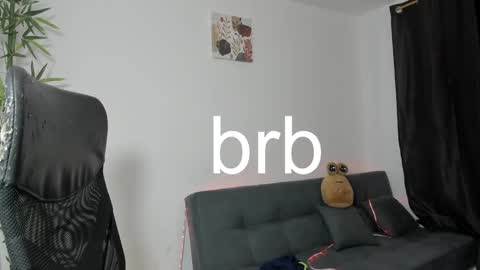 Snapshot of gio_russo chatting on 01.04.25 GioRusso online show from 01.04.25