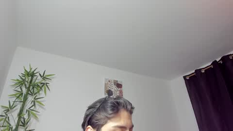 Snapshot of gio_russo chatting on 01.12.25 GioRusso online show from 01.12.25