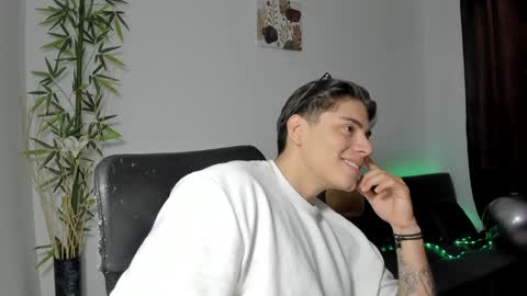 Snapshot of gio_russo chatting on 01.23.25 GioRusso online show from 01.23.25