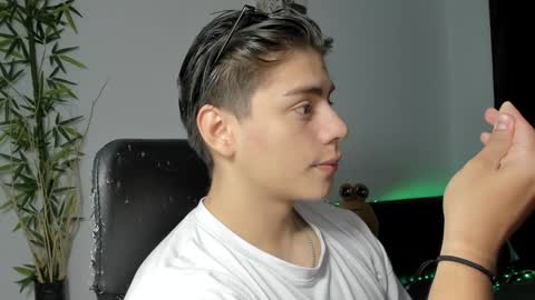 Snapshot of gio_russo chatting on 01.29.25 GioRusso online show from 01.29.25