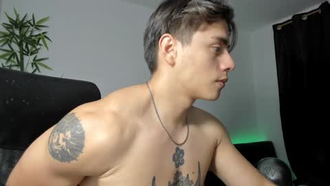 Snapshot of gio_russo chatting on 01.29.25 GioRusso online show from 01.29.25