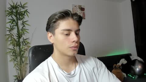 Snapshot of gio_russo chatting on 02.03.25 GioRusso online show from 02.03.25