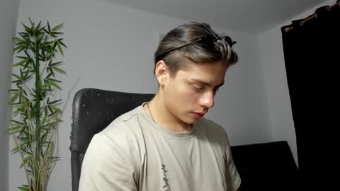 Snapshot of gio_russo chatting on 02.09.25 GioRusso online show from 02.09.25