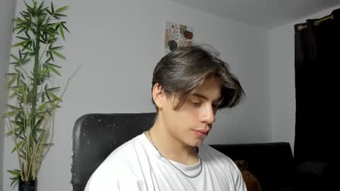 Snapshot of gio_russo chatting on 02.21.25 GioRusso online show from 02.21.25