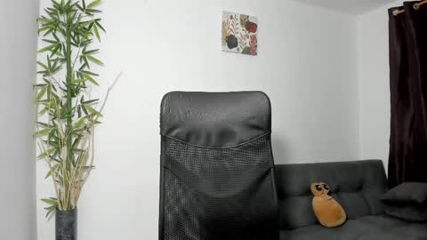 Snapshot of gio_russo chatting on 02.24.25 GioRusso online show from 02.24.25